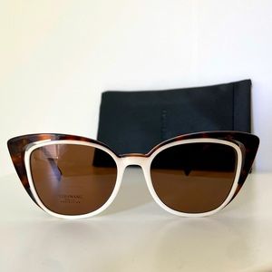 New Vera Wang Sunglasses - V493